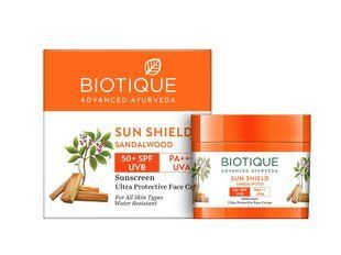 SPF 50+ Сонцезахисний крем із сандалом для обличчя та тіла | Biotique Sun Shield Sandalwood Ultra Protective Sunscreen SPF 50+ 50 г Sun Shield Sandalwood SPF 50+ фото